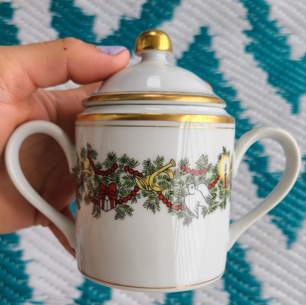 Vintage Fitz and Floyd sugar bowl